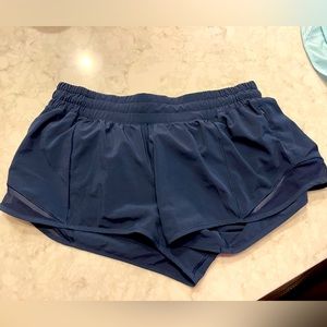 Lululemon hotty hot 2.5 shorts size 10 navy